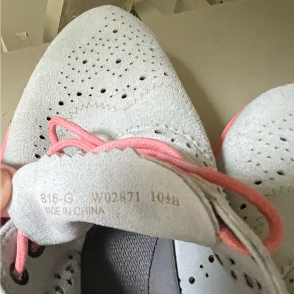 Cole Haan Women's Gray Suede Sneaker Zerogradr with Pink Laces and Soles 10.5 - Picture 6 of 8
